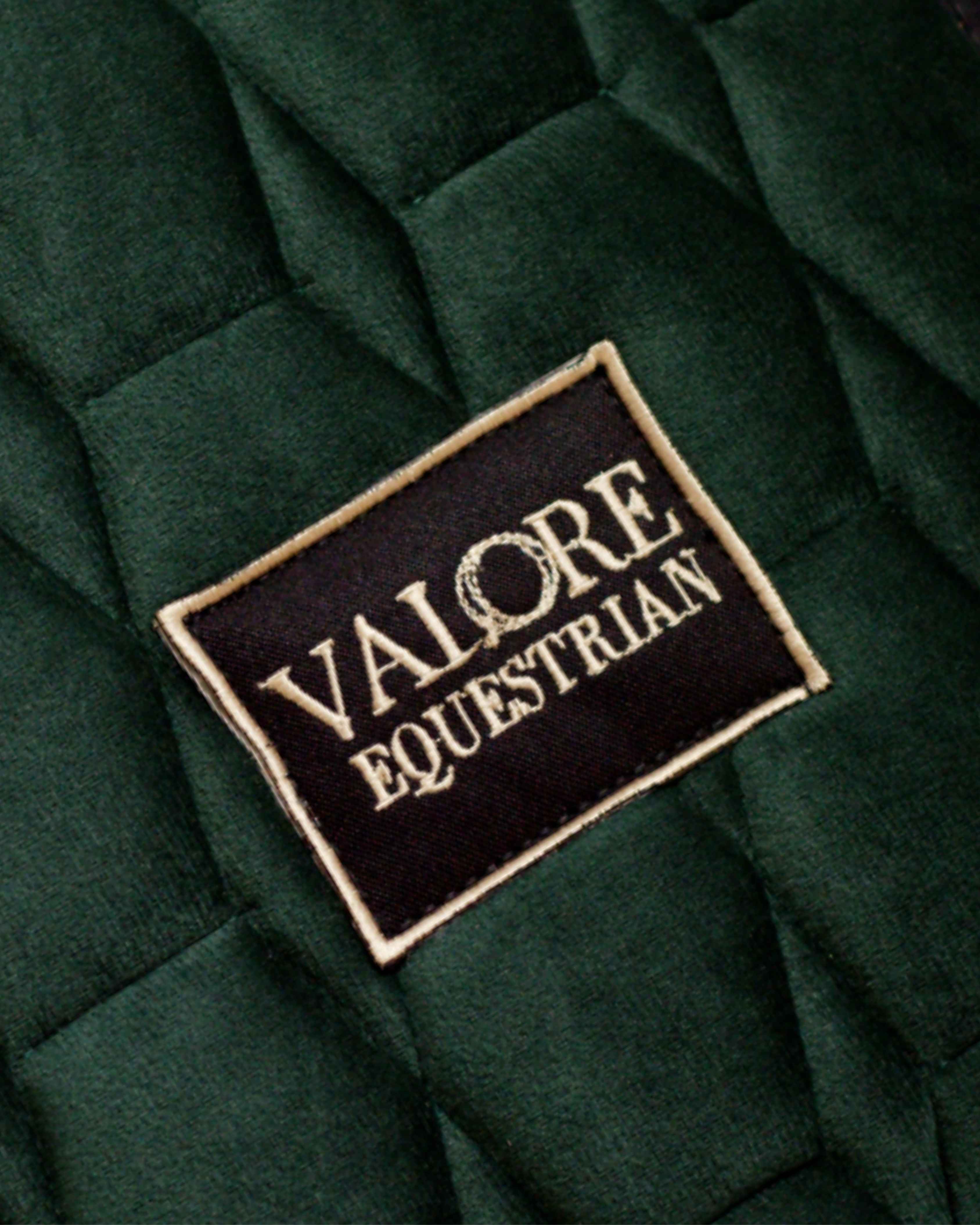 Emerald Dusk Velvet Valore Jumping Wither Relief Saddle Pad – Anatomical Saddle Pad for Comfort and Freedom